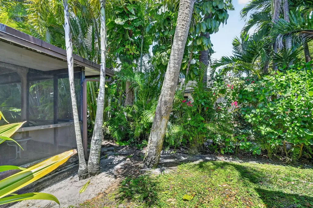 5155 Pine Drive Boynton Beach FL 33437