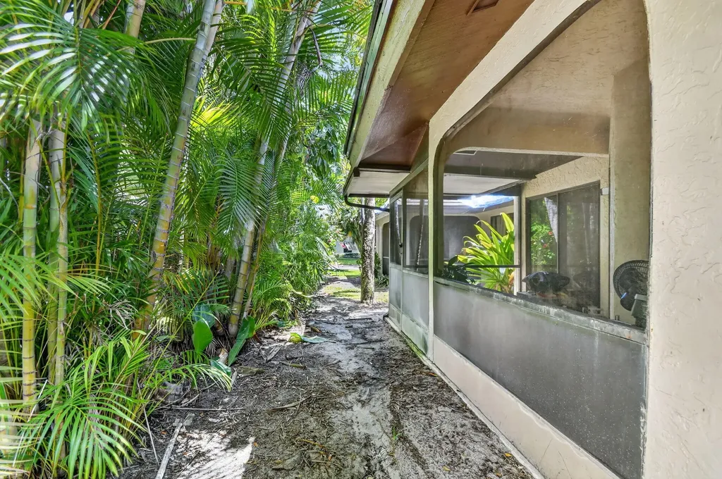 5155 Pine Drive Boynton Beach FL 33437