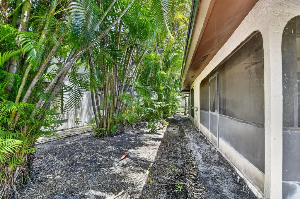5155 Pine Drive Boynton Beach FL 33437