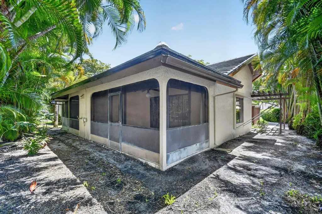 5155 Pine Drive Boynton Beach FL 33437