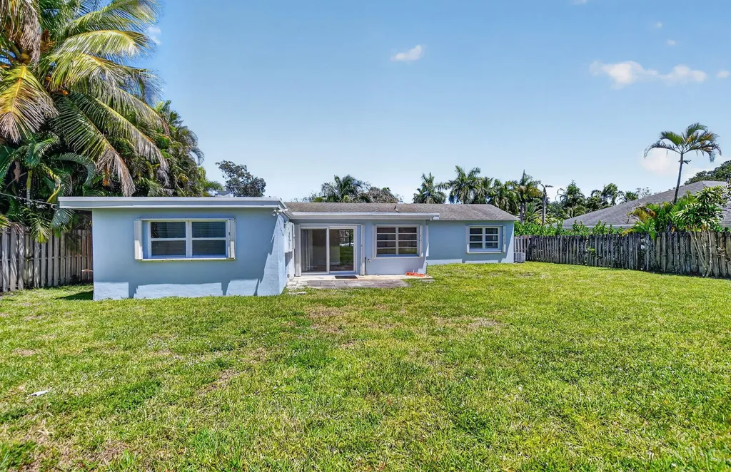 277 NW 3rd Court Boca Raton FL 33432