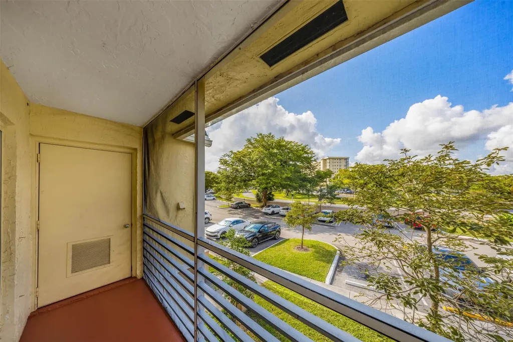 2809 N Course Drive Pompano Beach FL 33069