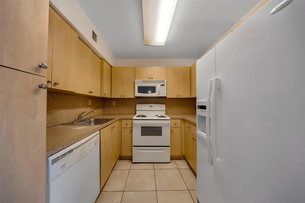 2809 N Course Drive Pompano Beach FL 33069
