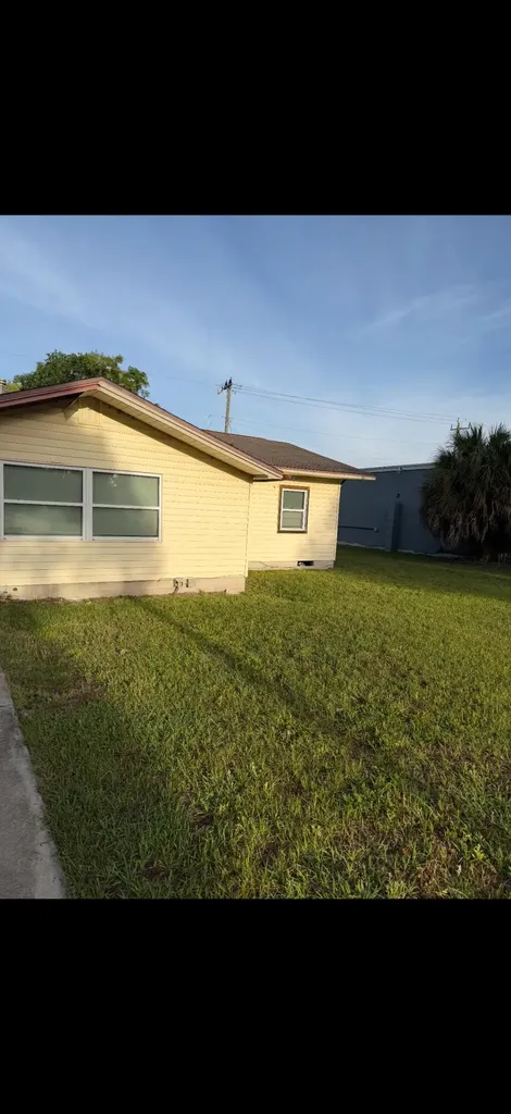 1011 S Palm Avenue Palatka FL