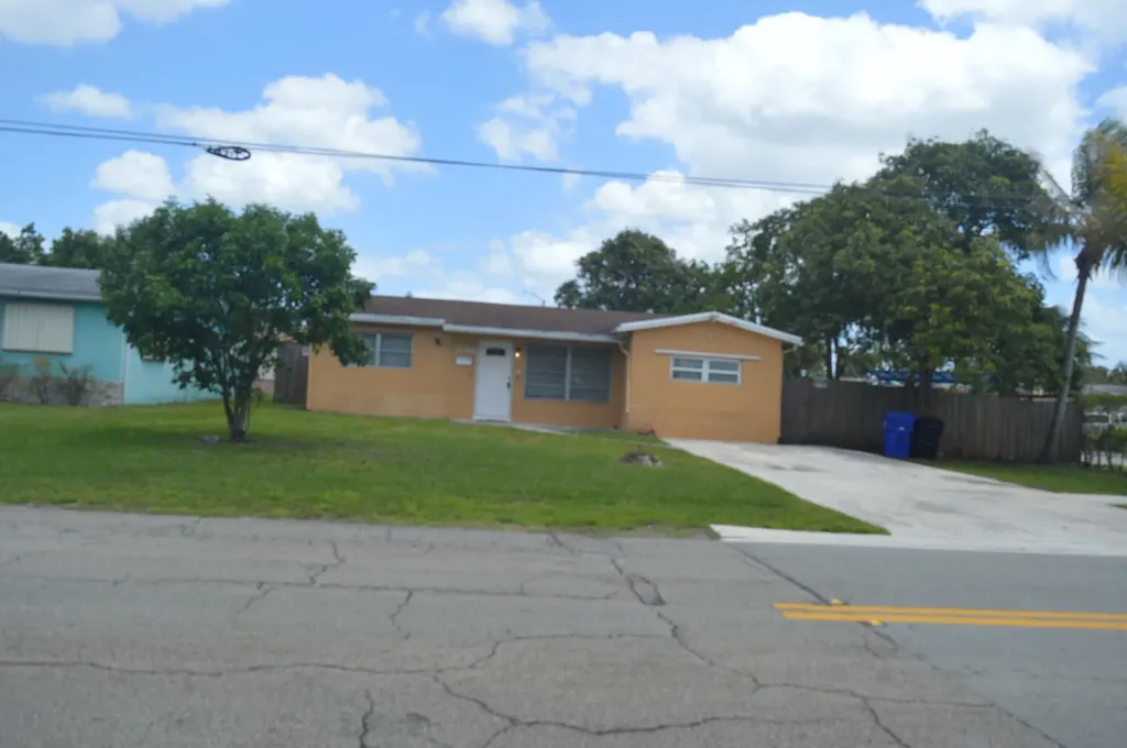 896 SW 64th Terrace North Lauderdale FL 33068