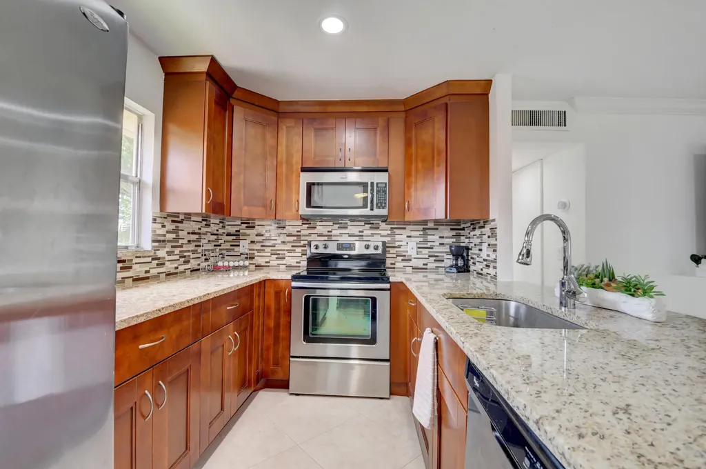 468 Saxony Way Delray Beach FL 33446