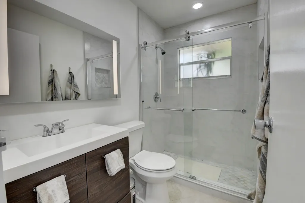 468 Saxony Way Delray Beach FL 33446
