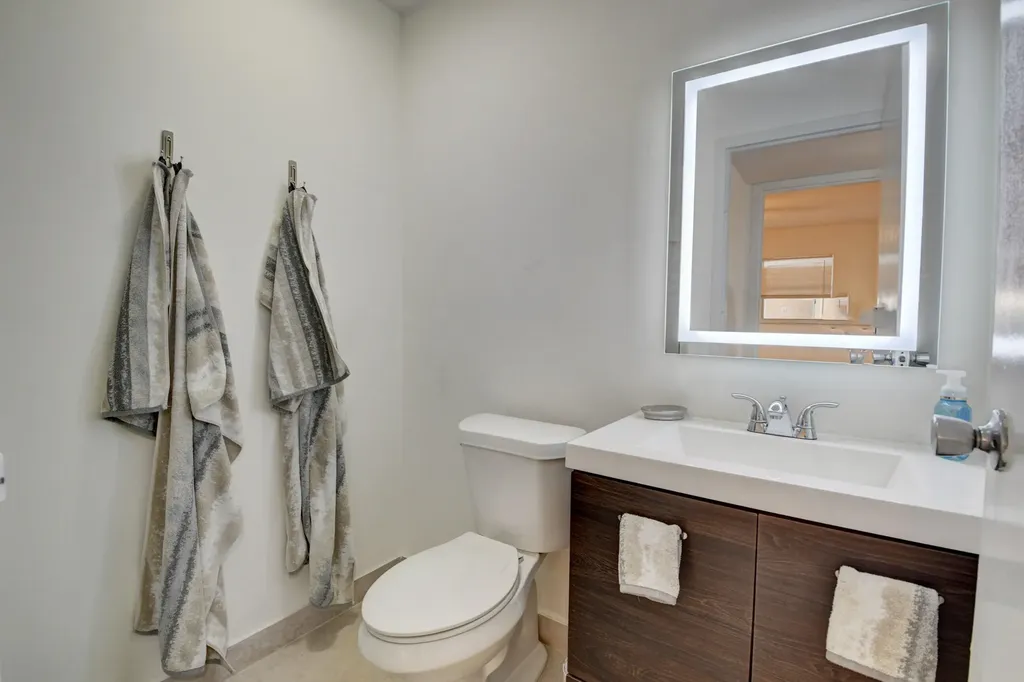 468 Saxony Way Delray Beach FL 33446