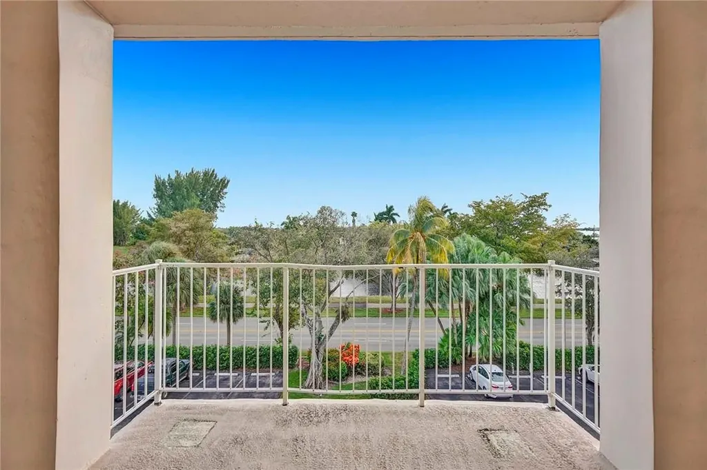 3051 S Palm Aire Drive Pompano Beach FL 33069