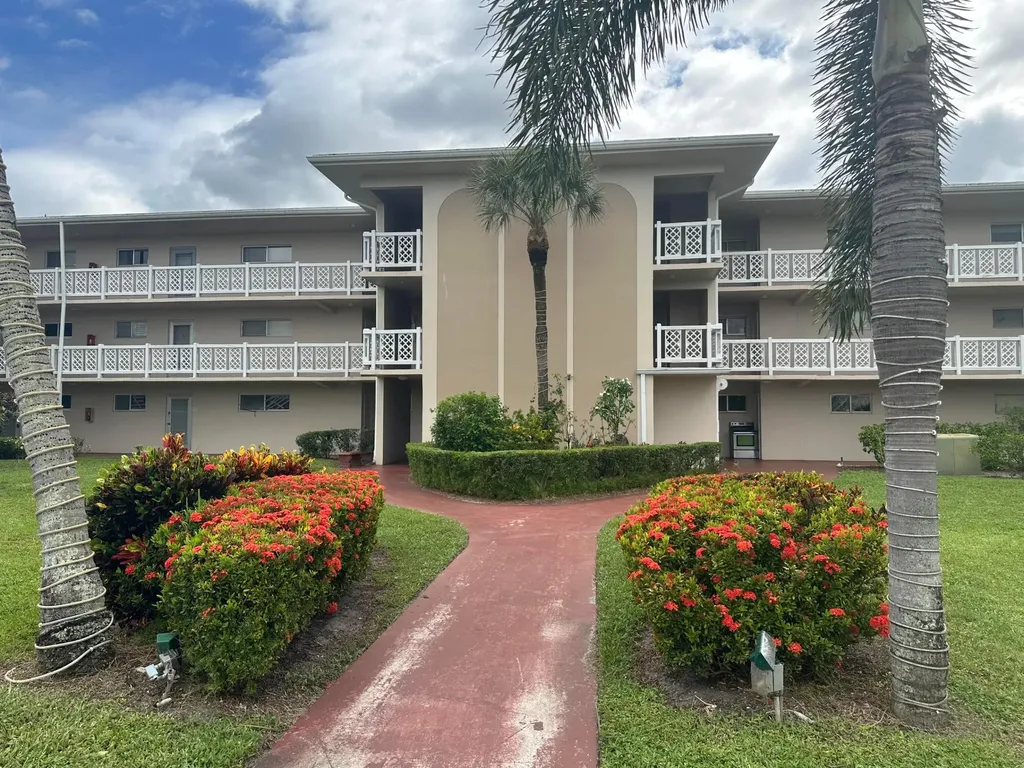2682 S Garden Drive S Lake Worth Beach FL 33461