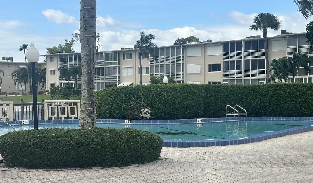 2682 S Garden Drive S Lake Worth Beach FL 33461