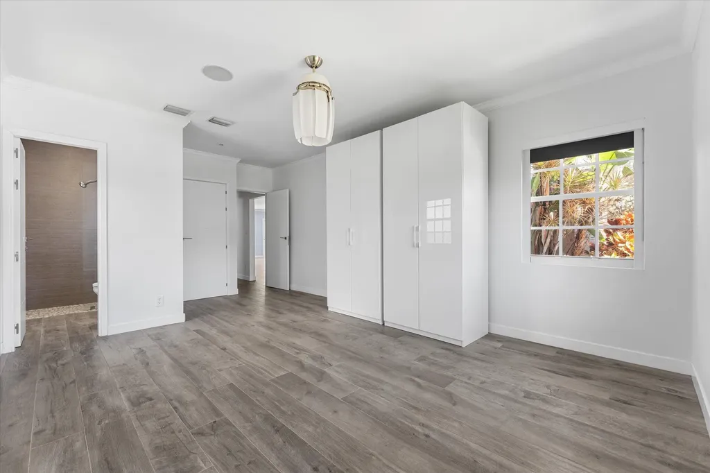 8934 Emerson Avenue Surfside FL 33154