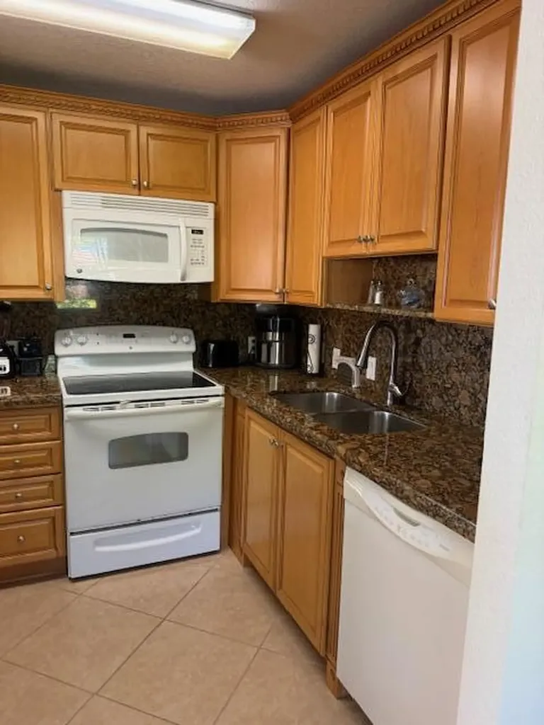 670 N Brittany N Delray Beach FL 33446