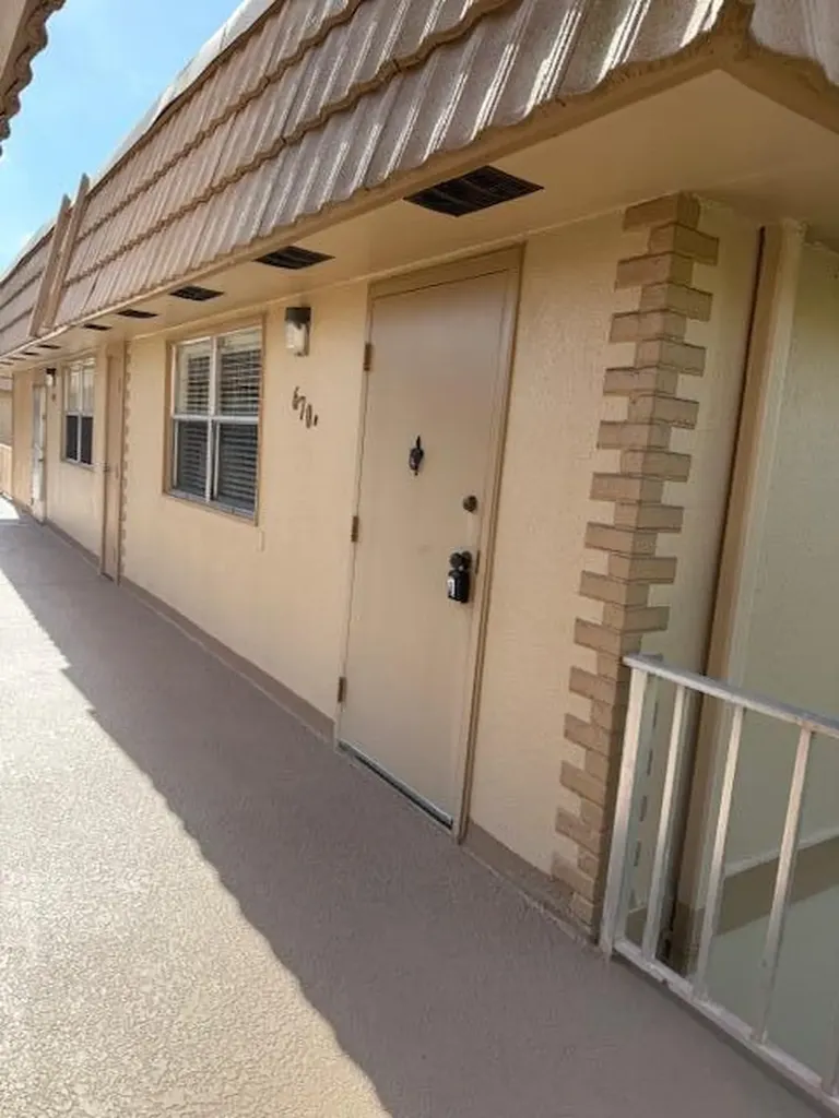 670 N Brittany N Delray Beach FL 33446