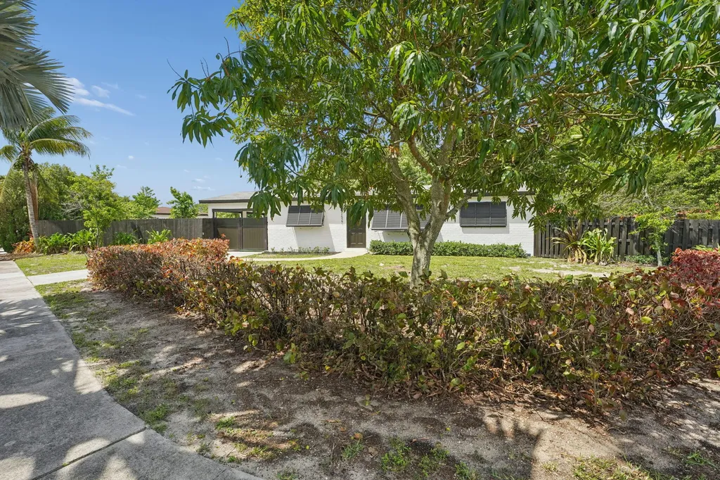 1527 Live Oak Drive West Palm Beach FL 33415