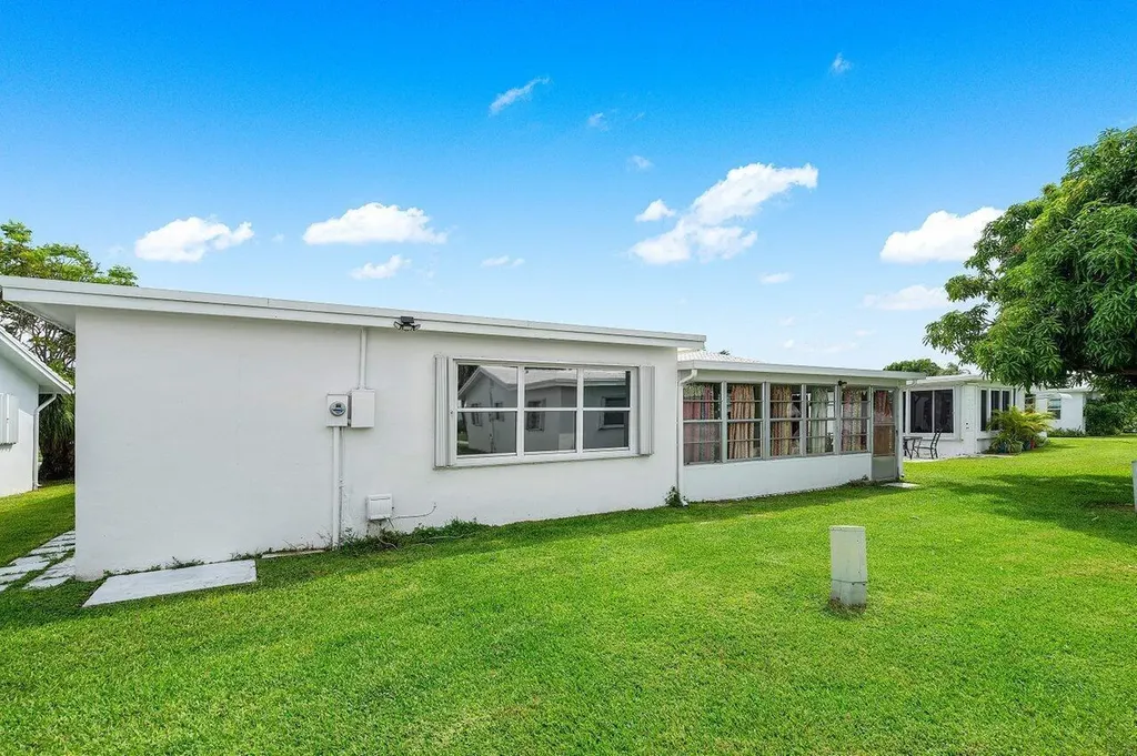 517 SW 18th Street Boynton Beach FL 33426