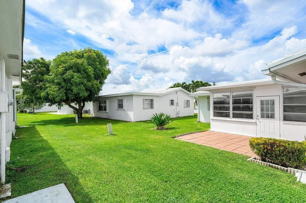 517 SW 18th Street Boynton Beach FL 33426