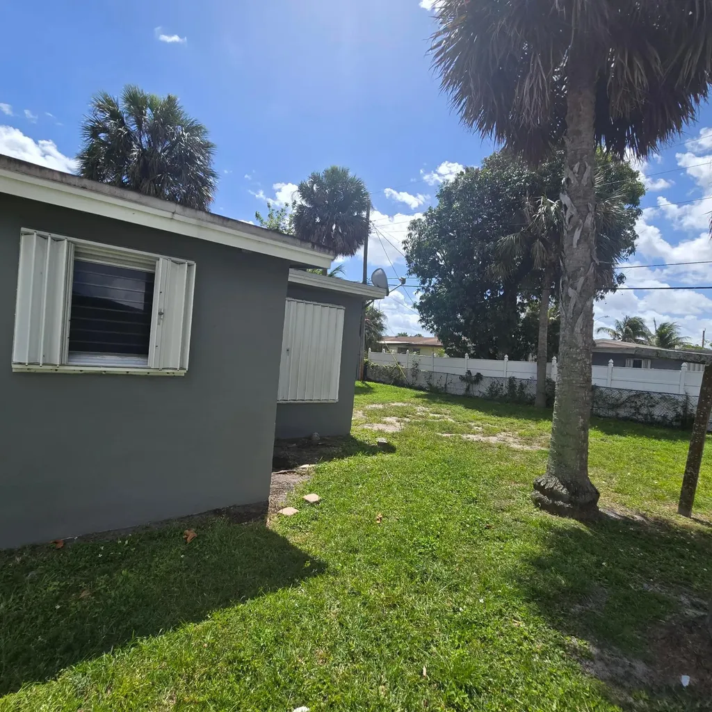 3860 NW 8th Place Fort Lauderdale FL 33311