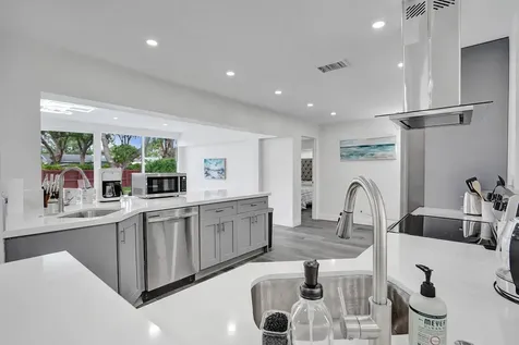 2114 N 42nd Avenue Hollywood FL 33021