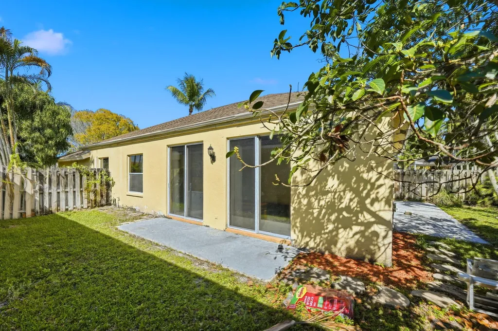 1239 Sussex Street Boynton Beach FL 33436