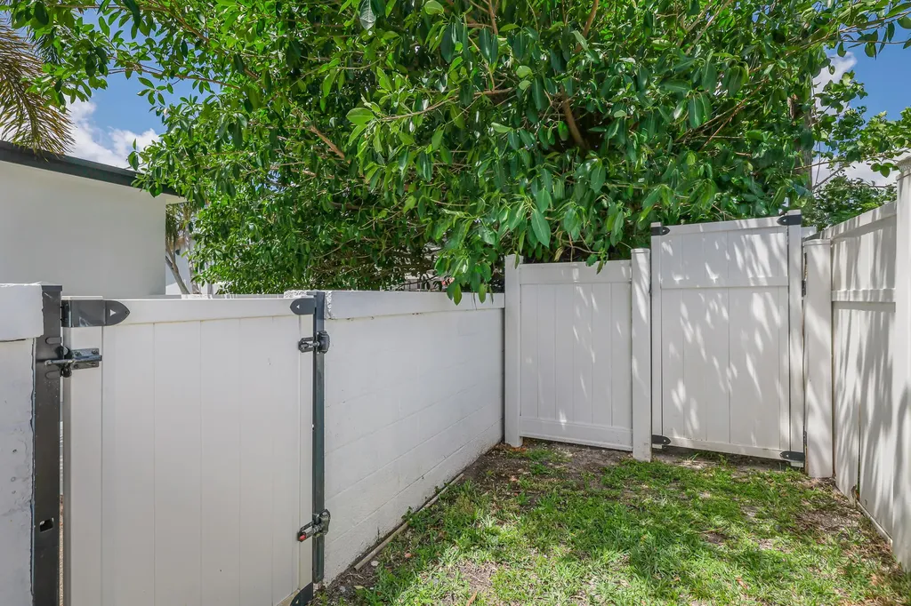 101 NE 57th Court Fort Lauderdale FL 33334