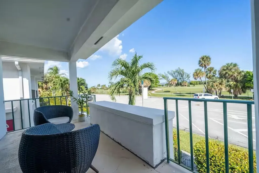 6 Lucerne Avenue Lake Worth Beach FL 33460