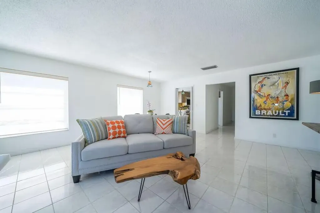 6 Lucerne Avenue Lake Worth Beach FL 33460