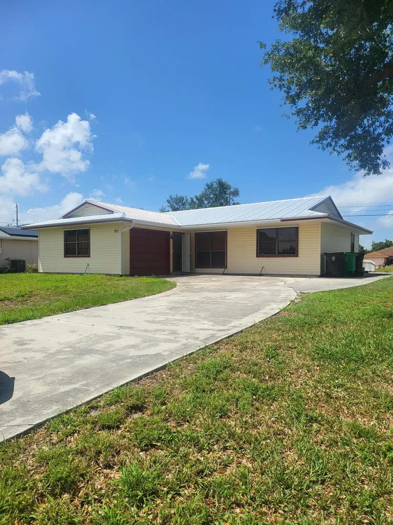 613 SW Pueblo Terrace Port St Lucie FL 34953