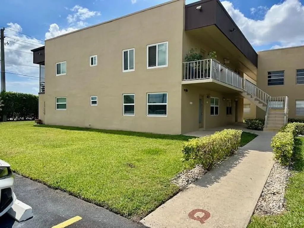 769 Burgundy Q Delray Beach FL 33484