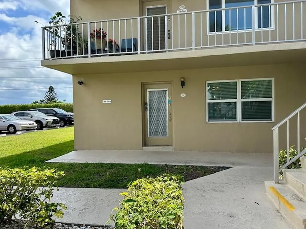 769 Burgundy Q Delray Beach FL 33484