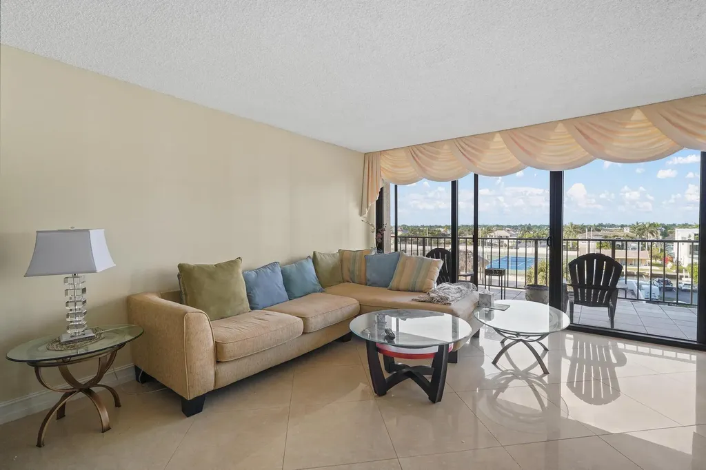859 Jeffery Street Boca Raton FL 33487