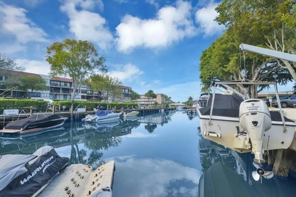 859 Jeffery Street Boca Raton FL 33487