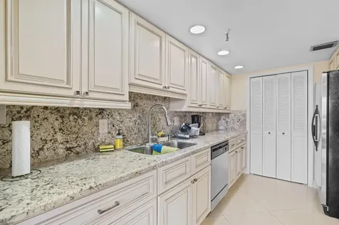 859 Jeffery Street Boca Raton FL 33487