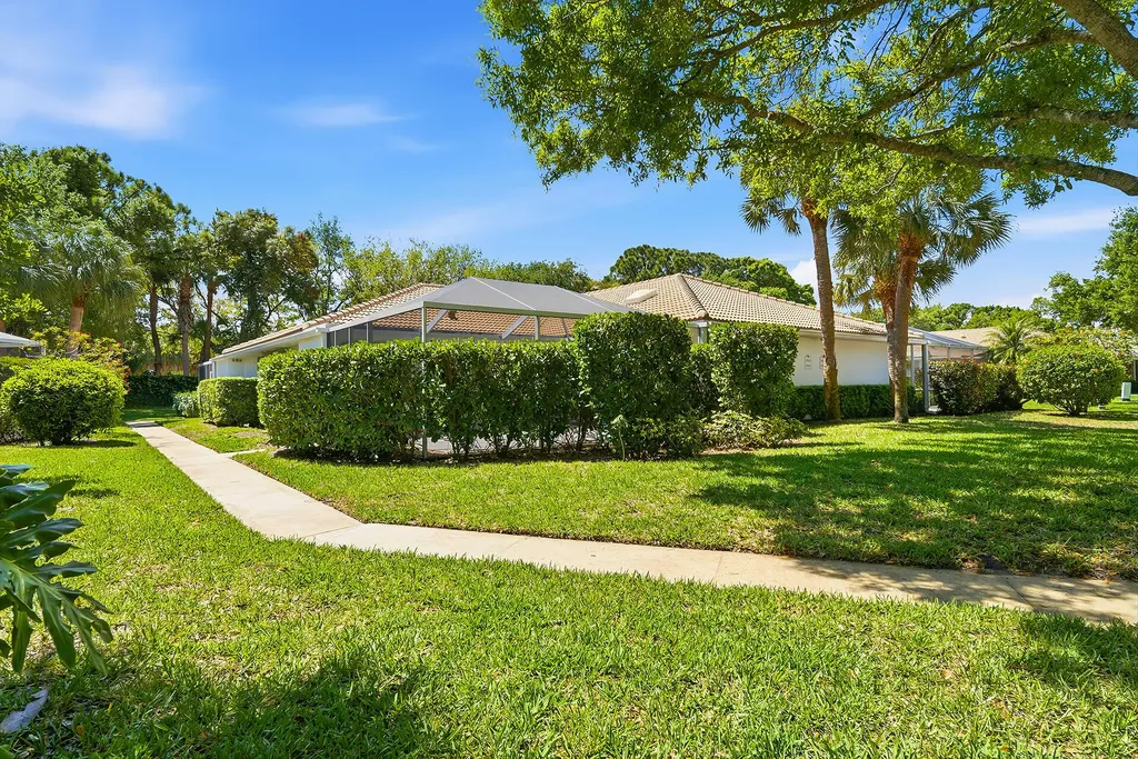 9502 Chapman Oak Court Palm Beach Gardens FL 33410