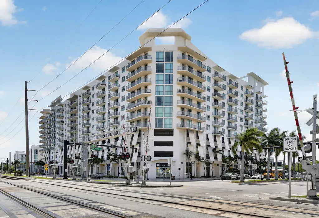 140 S Dixie Highway Hollywood FL 33020