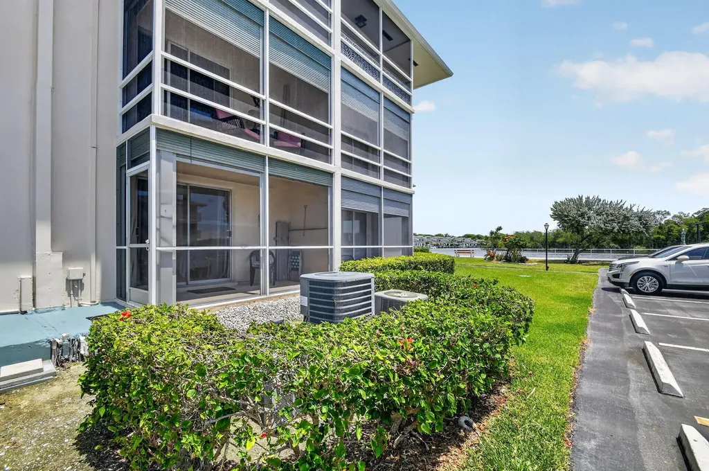 370 Horizon Street E Boynton Beach FL 33435