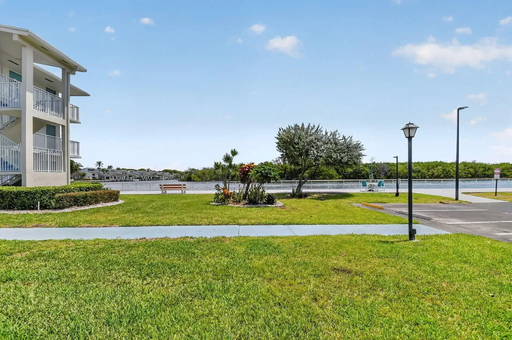 370 Horizon Street E Boynton Beach FL 33435