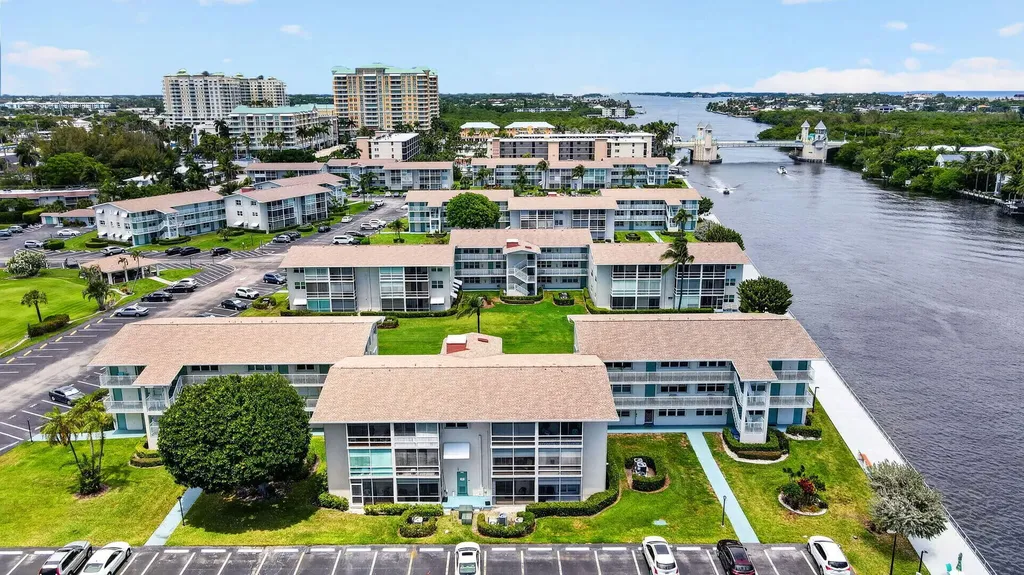 370 Horizon Street E Boynton Beach FL 33435