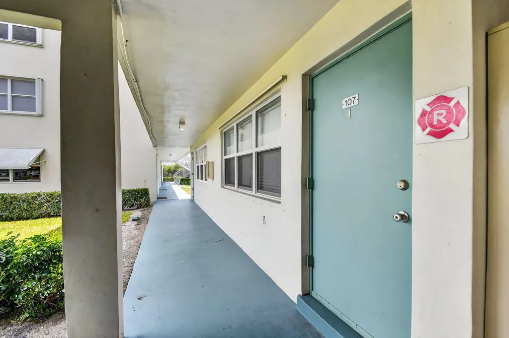 370 Horizon Street E Boynton Beach FL 33435