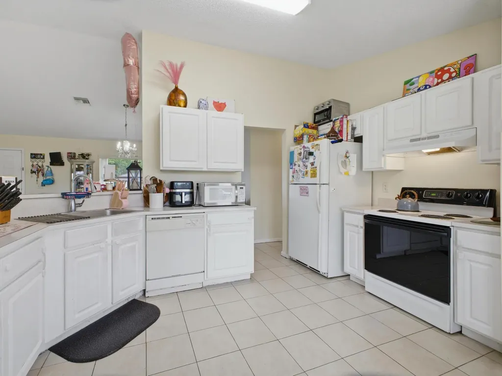 17770 93rd Road N The Acreage FL 33470