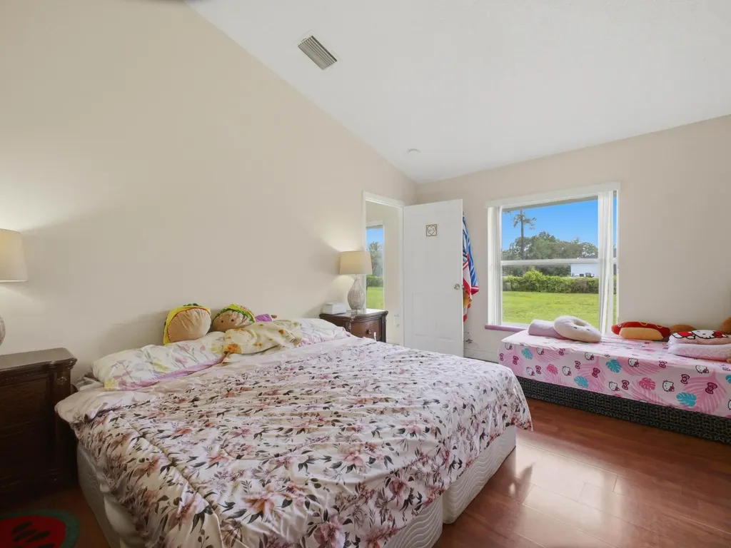 17770 93rd Road N The Acreage FL 33470