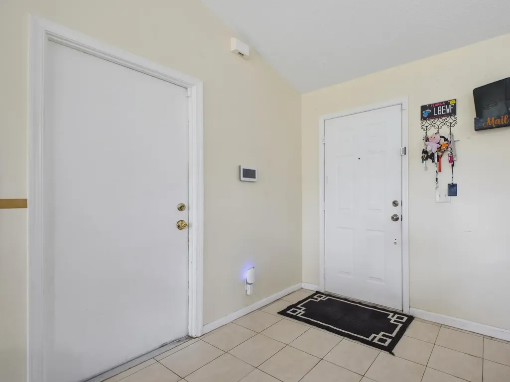17770 93rd Road N The Acreage FL 33470
