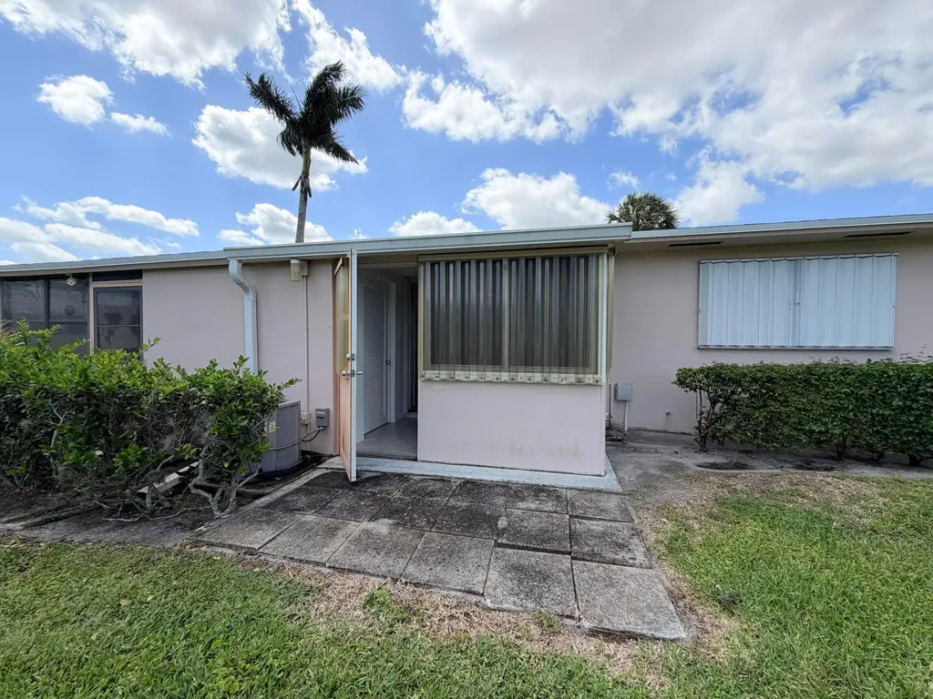 2607 Dudley Drive W West Palm Beach FL 33415