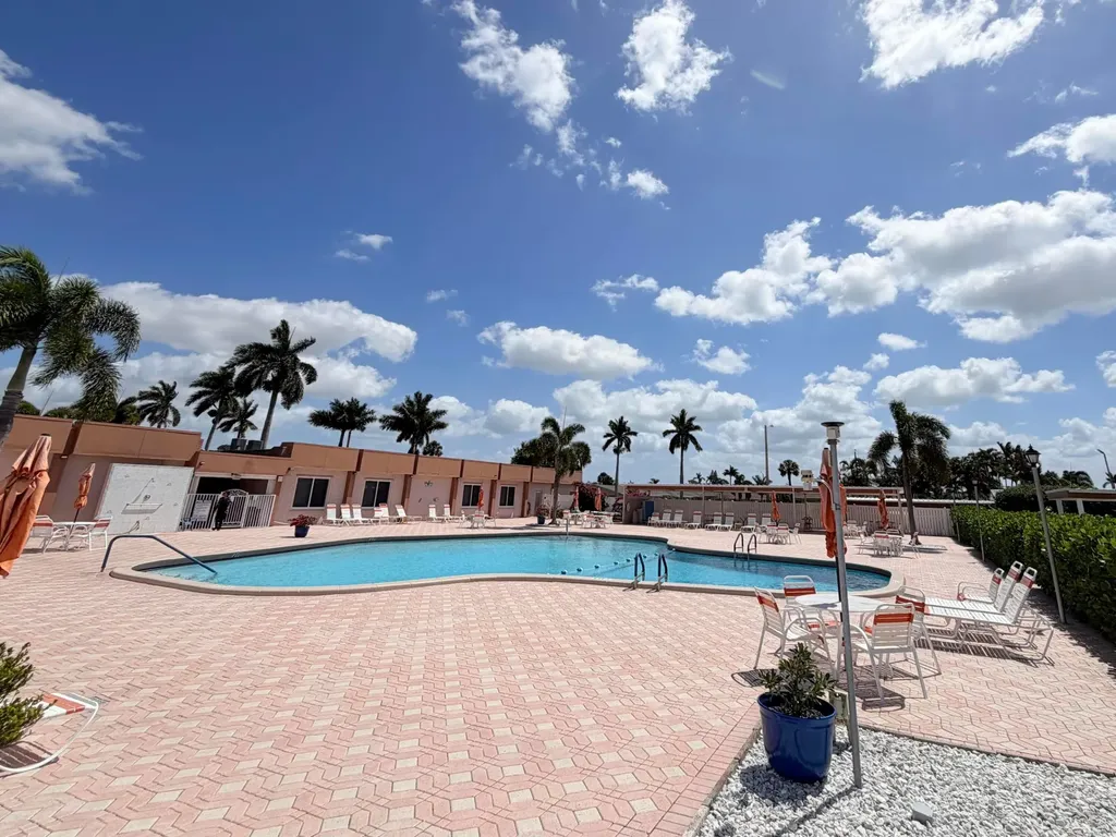 2607 Dudley Drive W West Palm Beach FL 33415