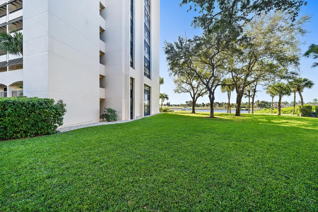 356 Golfview Road North Palm Beach FL 33408