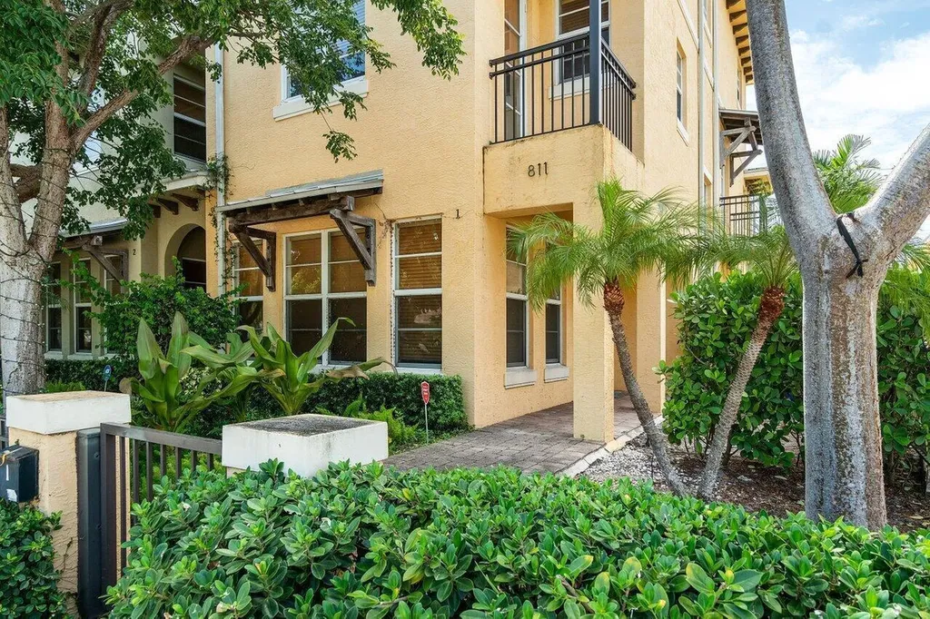 811 S Federal Highway Lake Worth Beach FL 33460