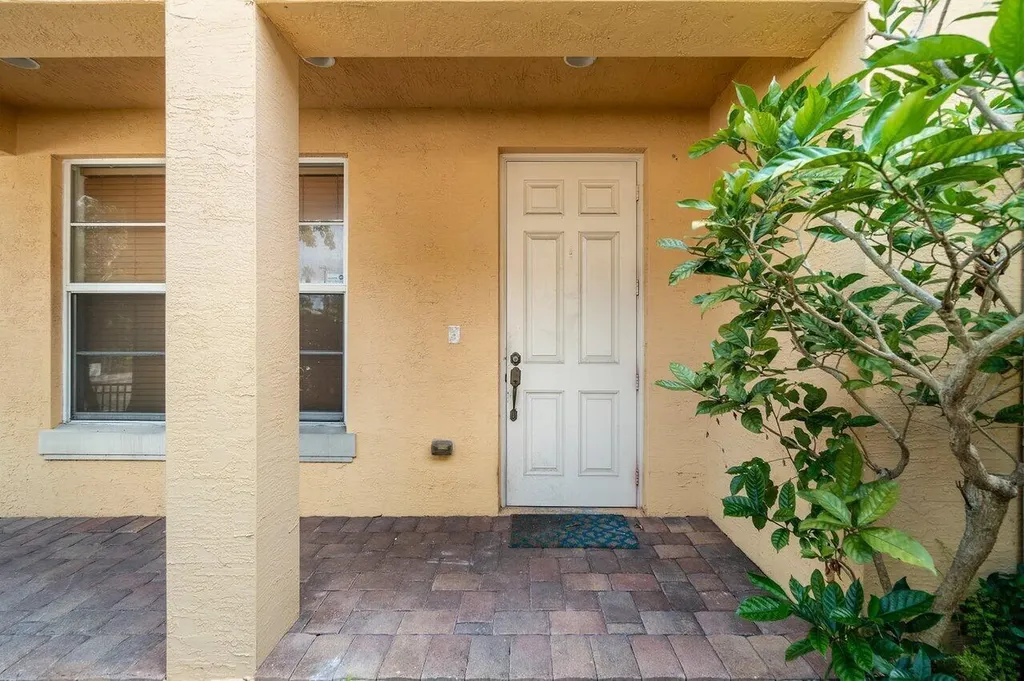 811 S Federal Highway Lake Worth Beach FL 33460