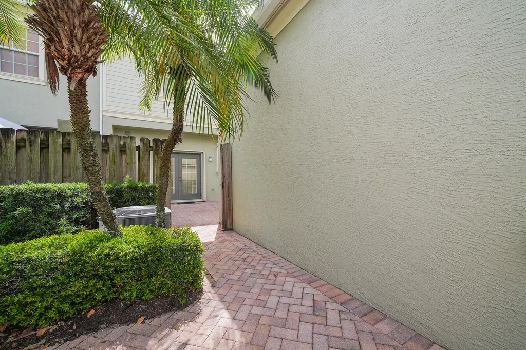 174 W Thatch Palm Circle Jupiter FL 33458