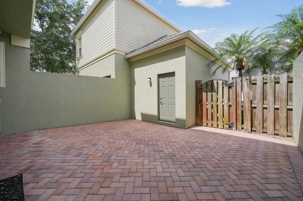 174 W Thatch Palm Circle Jupiter FL 33458