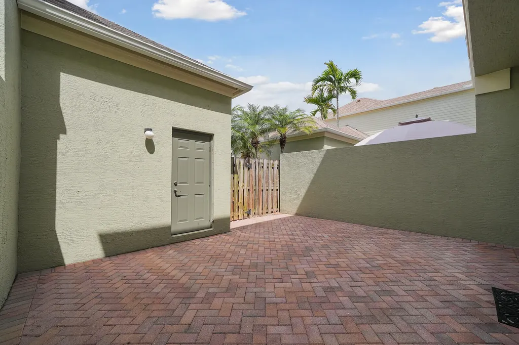 174 W Thatch Palm Circle Jupiter FL 33458